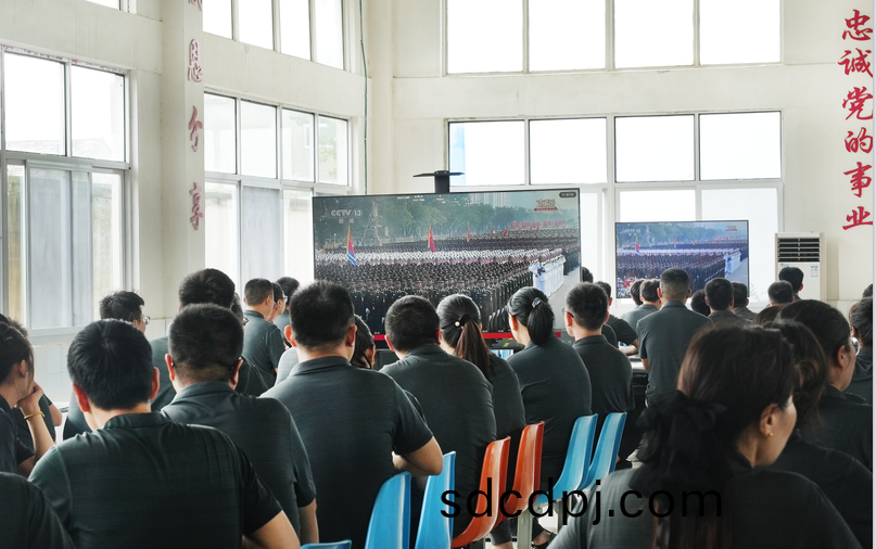 鬆(song)穀激(ji)光員工(gong)