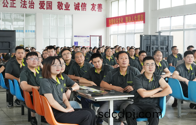 鬆穀(gu)激光(guang)員(yuan)工(gong)